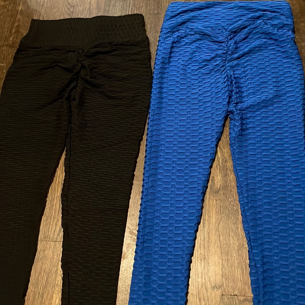 Cute black and blue leggings.